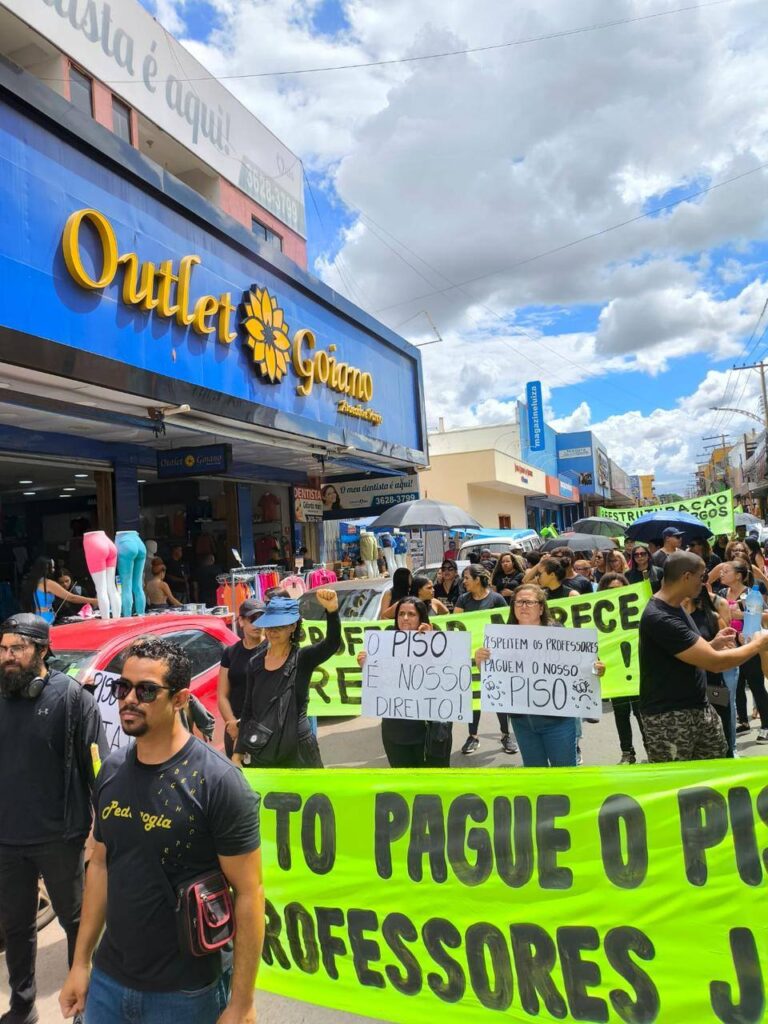 514326482_24193319796996735_3734701982145772133_n-768x1024 ✊ SINPRO-NG em Ação: A Luta da Categoria se Fortalece nas Ruas e nas Instituições